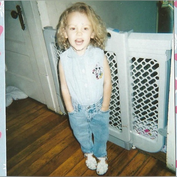 Meet your Posher, Gwendolyn - Picture 3 of 3